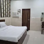 Hotel Urban Silverkey Golden House - Vrindavan Best Selling Hotel- Near Prem Mandir - Ideal For Families