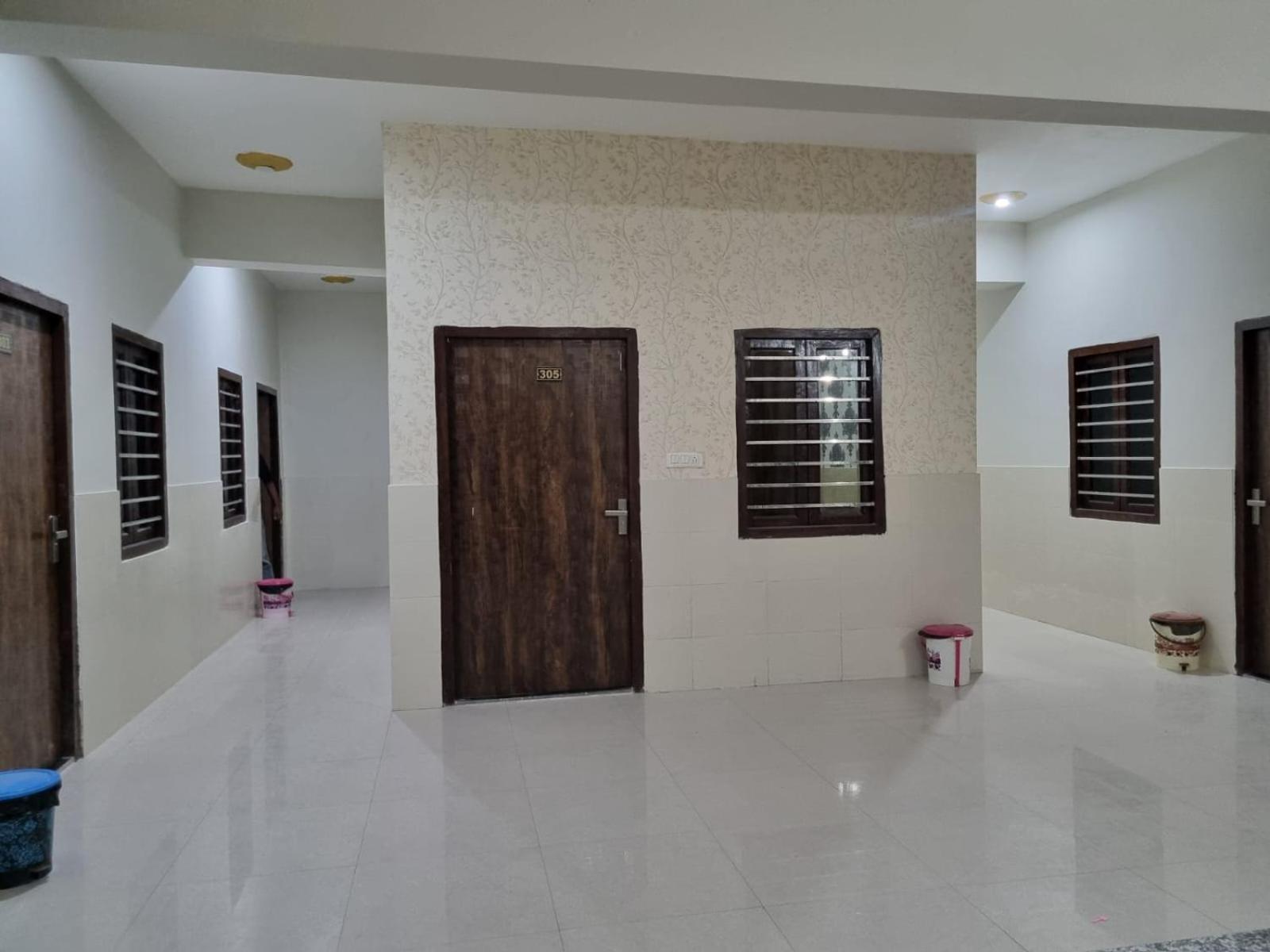 Hotel Urban Silverkey Golden House - Selling Hotel- Near Prem Mandir - Ideal For Families 3*